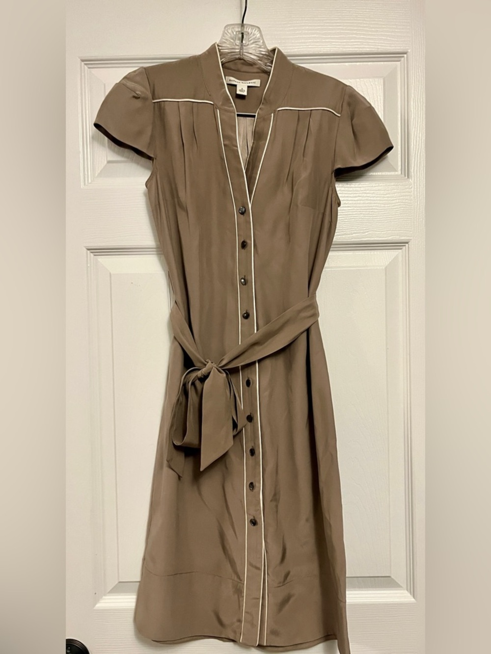 Banana Republic Tan Button-Front Women's Dress with Silk Belt. Size 0, 100% Silk